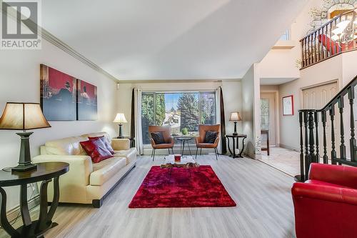 944 Purcell Court, Kelowna, BC - Indoor Photo Showing Living Room