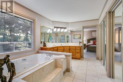 944 Purcell Court, Kelowna, BC - Indoor Photo Showing Bathroom