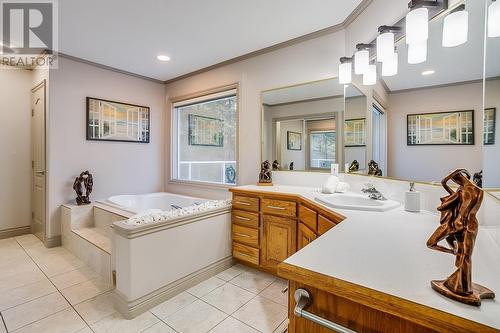 944 Purcell Court, Kelowna, BC - Indoor Photo Showing Bathroom