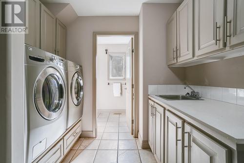 944 Purcell Court, Kelowna, BC - Indoor Photo Showing Laundry Room