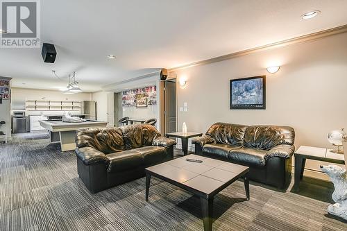 944 Purcell Court, Kelowna, BC - Indoor Photo Showing Living Room