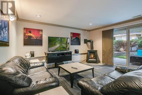 944 Purcell Court, Kelowna, BC - Indoor Photo Showing Living Room With Fireplace