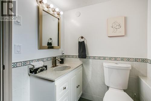 944 Purcell Court, Kelowna, BC - Indoor Photo Showing Bathroom