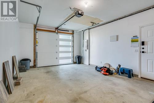 944 Purcell Court, Kelowna, BC - Indoor Photo Showing Garage