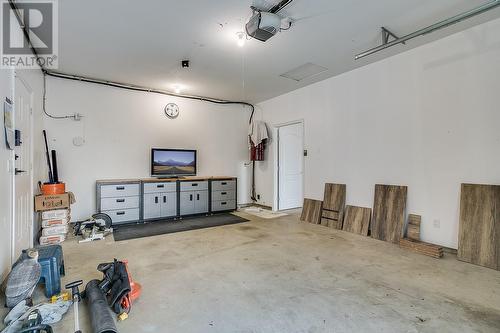 944 Purcell Court, Kelowna, BC - Indoor Photo Showing Garage