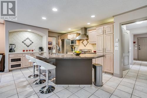 944 Purcell Court, Kelowna, BC - Indoor Photo Showing Kitchen With Upgraded Kitchen