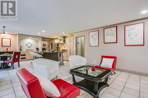 944 Purcell Court, Kelowna, BC - Indoor Photo Showing Living Room