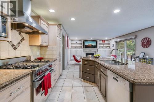 944 Purcell Court, Kelowna, BC - Indoor Photo Showing Kitchen With Double Sink