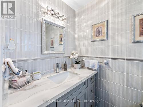 15 Blackthorn Lane, Brampton (Brampton North), ON - Indoor Photo Showing Bathroom