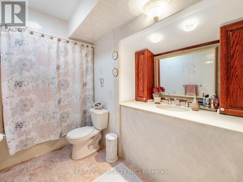 15 Blackthorn Lane, Brampton (Brampton North), ON - Indoor Photo Showing Bathroom