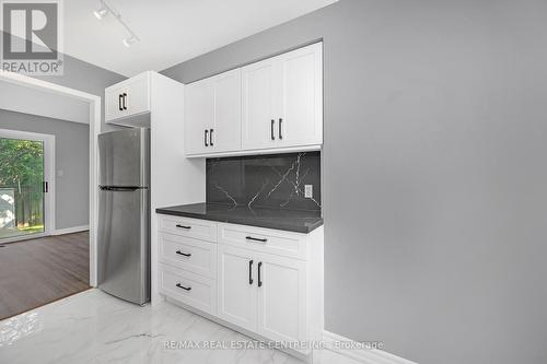 510 Taylor Crescent, Burlington (Shoreacres), ON - Indoor Photo Showing Kitchen