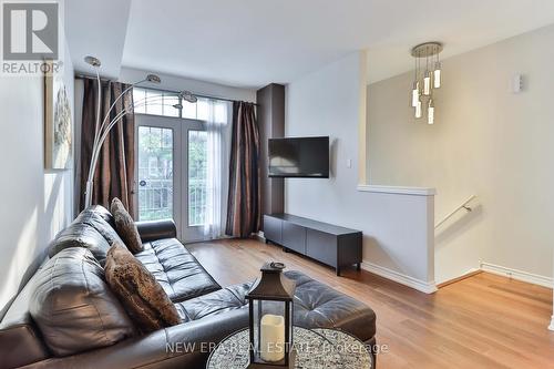 27 Piggott Mews, Toronto (Weston), ON - Indoor Photo Showing Living Room