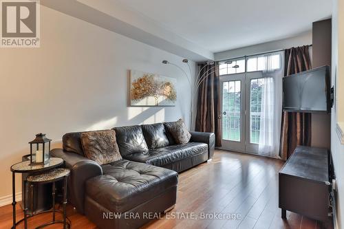 27 Piggott Mews, Toronto (Weston), ON - Indoor Photo Showing Living Room