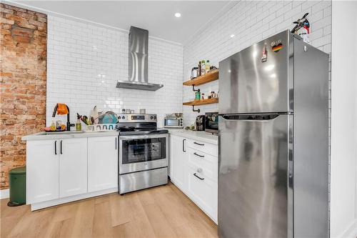 262 Robert Street, Hamilton, ON - Indoor Photo Showing Kitchen