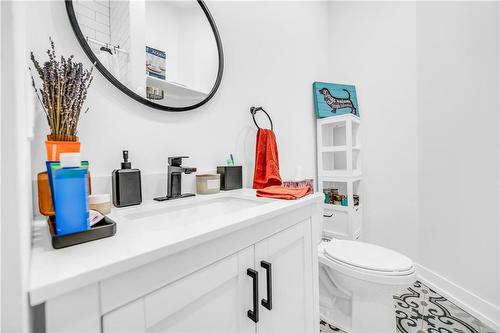 262 Robert Street, Hamilton, ON - Indoor Photo Showing Bathroom