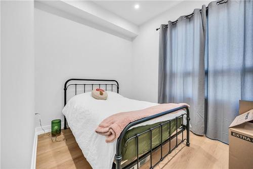 262 Robert Street, Hamilton, ON - Indoor Photo Showing Bedroom