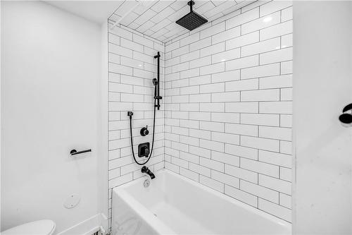 262 Robert Street, Hamilton, ON - Indoor Photo Showing Bathroom