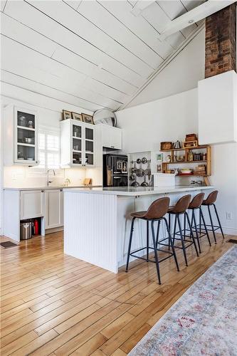 144 Young Street, Hamilton, ON - Indoor Photo Showing Kitchen