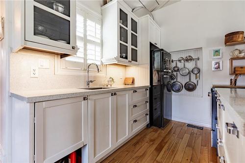 144 Young Street, Hamilton, ON - Indoor Photo Showing Kitchen