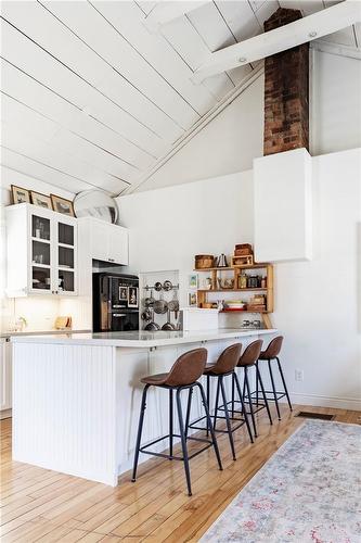 144 Young Street, Hamilton, ON - Indoor Photo Showing Kitchen