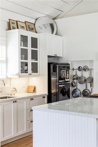 144 Young Street, Hamilton, ON - Indoor Photo Showing Kitchen