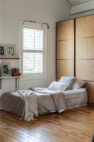 144 Young Street, Hamilton, ON - Indoor Photo Showing Bedroom