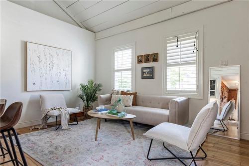 144 Young Street, Hamilton, ON - Indoor Photo Showing Living Room