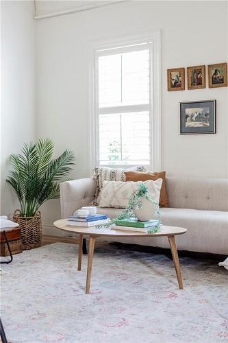 144 Young Street, Hamilton, ON - Indoor Photo Showing Living Room