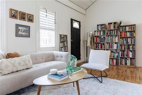 144 Young Street, Hamilton, ON - Indoor Photo Showing Living Room