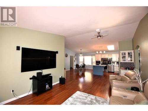 404 Hummingbird Avenue, Vernon, BC - Indoor Photo Showing Living Room