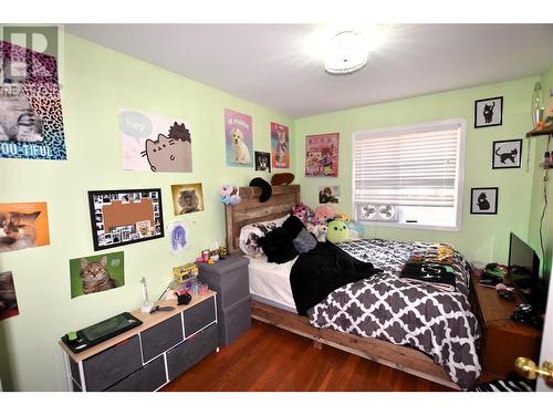 404 Hummingbird Avenue, Vernon, BC - Indoor Photo Showing Bedroom