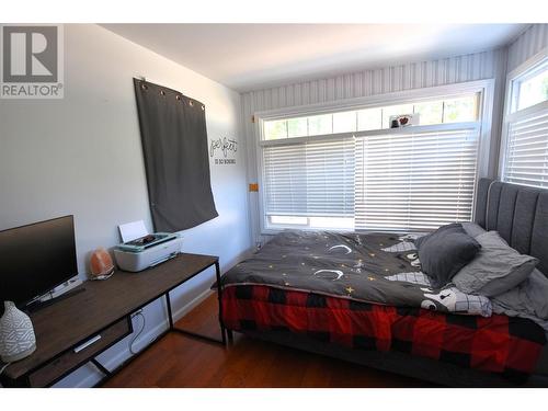 404 Hummingbird Avenue, Vernon, BC - Indoor Photo Showing Bedroom