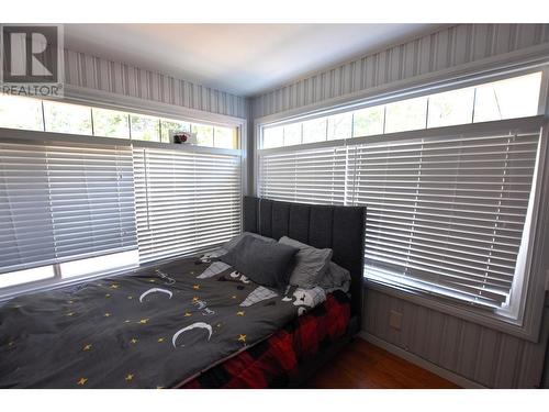 404 Hummingbird Avenue, Vernon, BC - Indoor Photo Showing Bedroom