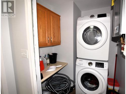 404 Hummingbird Avenue, Vernon, BC - Indoor Photo Showing Laundry Room