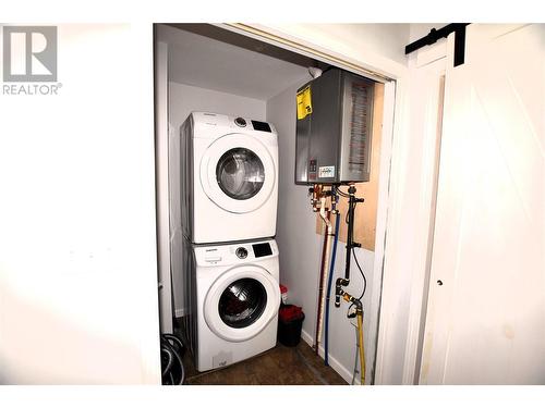 404 Hummingbird Avenue, Vernon, BC - Indoor Photo Showing Laundry Room