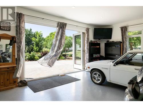 6984 Highway 6, Coldstream, BC - Indoor Photo Showing Garage