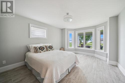 10 Helen Crescent, Kawartha Lakes, ON - Indoor Photo Showing Bedroom