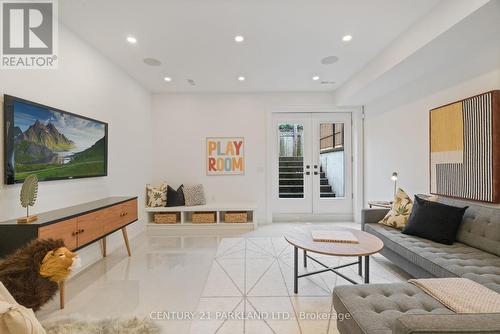 44 Waverley Road, Toronto (The Beaches), ON - Indoor Photo Showing Living Room