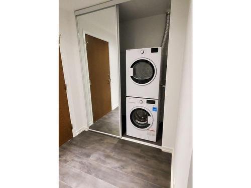 910-1000 Portage Pkwy, Vaughan, ON - Indoor Photo Showing Laundry Room