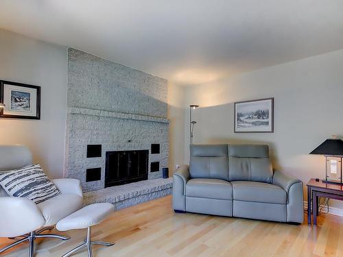 Salle familiale - 560 Rue Duquesne, Saint-Bruno-De-Montarville, QC - Indoor Photo Showing Living Room With Fireplace