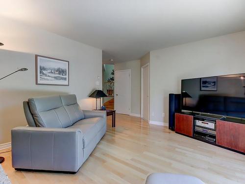 Salle familiale - 560 Rue Duquesne, Saint-Bruno-De-Montarville, QC - Indoor Photo Showing Living Room