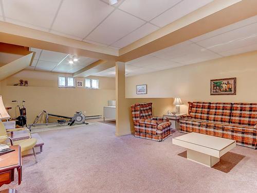 Salle familiale - 560 Rue Duquesne, Saint-Bruno-De-Montarville, QC - Indoor