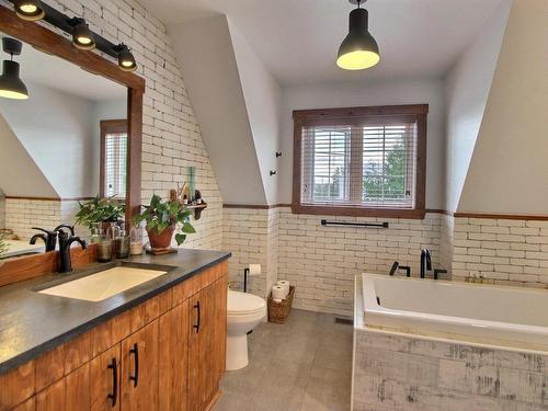 Bathroom - 651 3E Rue E., Amos, QC - Indoor Photo Showing Bathroom