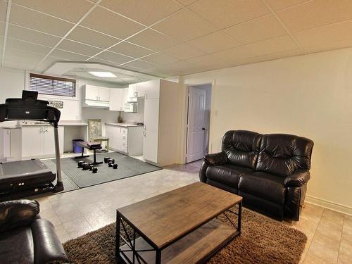 Salle familiale - 651 3E Rue E., Amos, QC - Indoor Photo Showing Gym Room