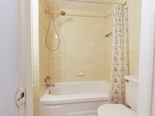 Bathroom - 3-76 Rue Reid, Saint-Lambert, QC - Indoor Photo Showing Bathroom