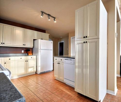 Kitchen - 1355 Rue Trudel, Mont-Tremblant, QC - Indoor Photo Showing Kitchen