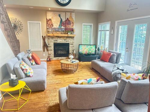 Salon - 1355 Rue Trudel, Mont-Tremblant, QC - Indoor Photo Showing Living Room With Fireplace