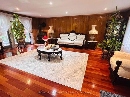 244 Isabella Ave, Mississauga, ON - Indoor Photo Showing Living Room