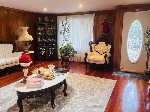 244 Isabella Ave, Mississauga, ON - Indoor Photo Showing Living Room