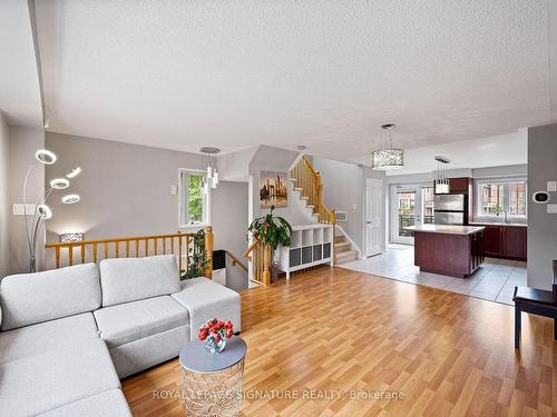 9-3025 Destination Dr, Mississauga, ON - Indoor Photo Showing Living Room